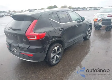 2025 Volvo Xc40 B5 Core Bright Theme z USA, uszkodzony, nr VIN YV4L12UJ4S2607421
